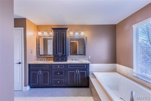 752 Charleston Oaks Drive, Ballwin, MO 63021