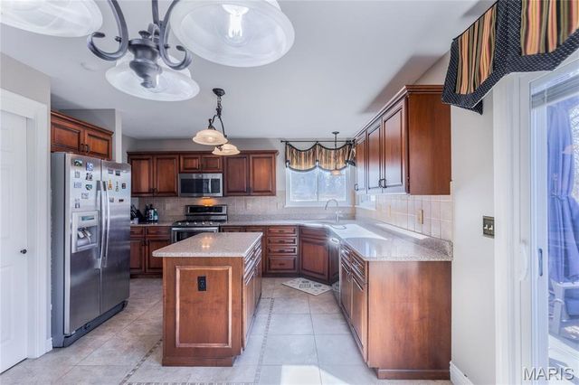 752 Charleston Oaks Drive, Ballwin, MO 63021