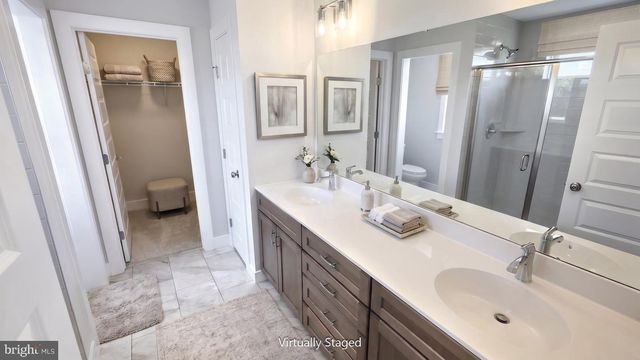 2231 S AUTUMN CHASE DR, Mechanicsburg, PA 17055