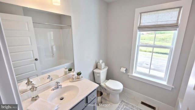 2231 S AUTUMN CHASE DR, Mechanicsburg, PA 17055
