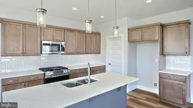 2231 S AUTUMN CHASE DR, Mechanicsburg, PA 17055