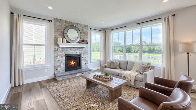 2231 S AUTUMN CHASE DR, Mechanicsburg, PA 17055