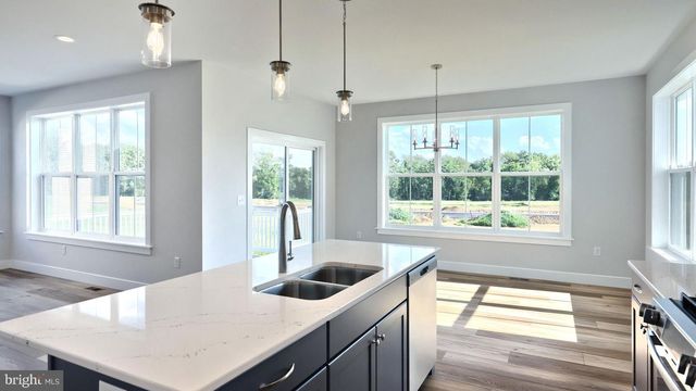 2231 S AUTUMN CHASE DR, Mechanicsburg, PA 17055