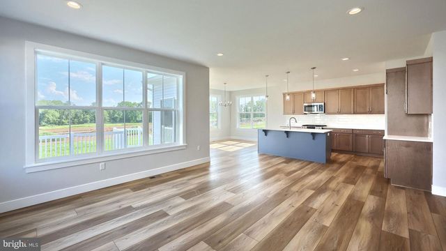 2231 S AUTUMN CHASE DR, Mechanicsburg, PA 17055