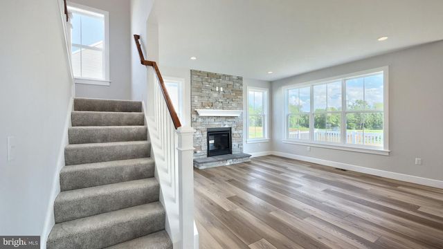 2231 S AUTUMN CHASE DR, Mechanicsburg, PA 17055