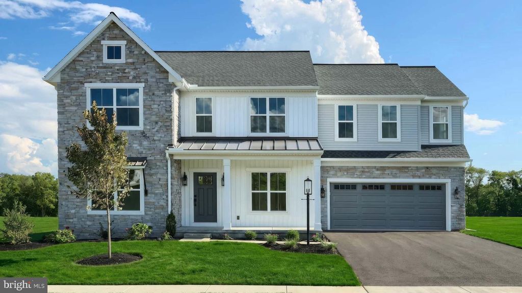 2231 S AUTUMN CHASE DR, Mechanicsburg, PA 17055