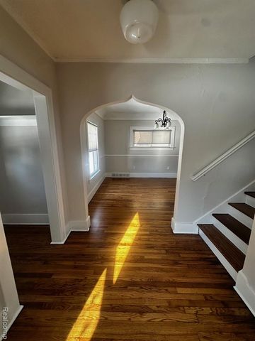 24 Utica Road, Pontiac, MI 48341