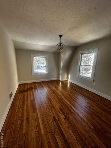 24 Utica Road, Pontiac, MI 48341