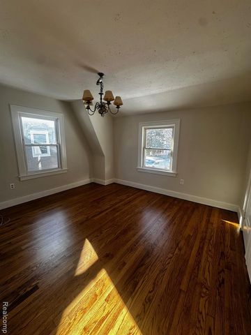 24 Utica Road, Pontiac, MI 48341