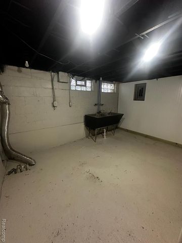 24 Utica Road, Pontiac, MI 48341