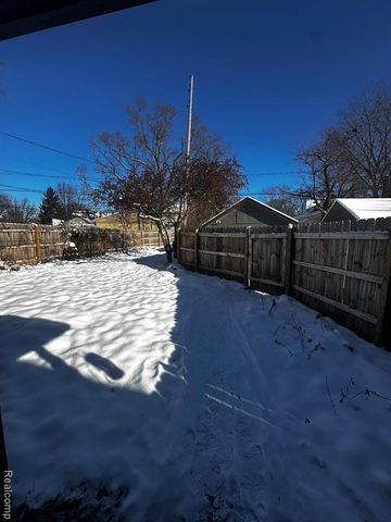 24 Utica Road, Pontiac, MI 48341