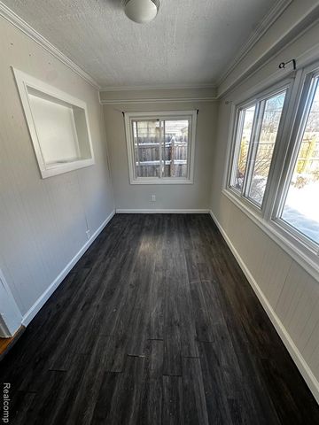 24 Utica Road, Pontiac, MI 48341