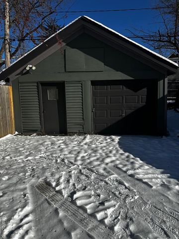 24 Utica Road, Pontiac, MI 48341