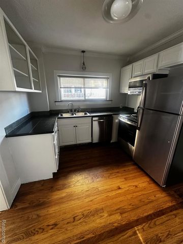 24 Utica Road, Pontiac, MI 48341