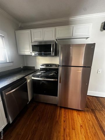 24 Utica Road, Pontiac, MI 48341