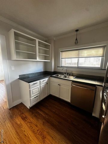 24 Utica Road, Pontiac, MI 48341