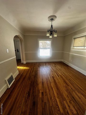 24 Utica Road, Pontiac, MI 48341