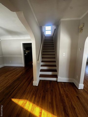 24 Utica Road, Pontiac, MI 48341