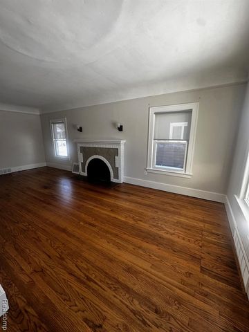 24 Utica Road, Pontiac, MI 48341