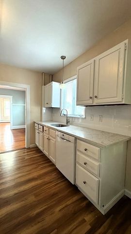 114 Fayerweather St 2, Cambridge, MA 02138