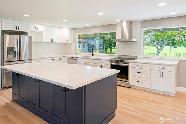 8001 Sapphire Drive SW, Lakewood, WA 98498