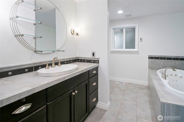 8001 Sapphire Drive SW, Lakewood, WA 98498