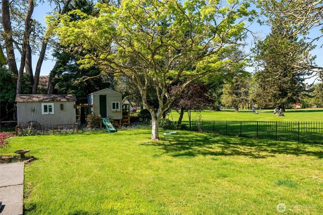 8001 Sapphire Drive SW, Lakewood, WA 98498