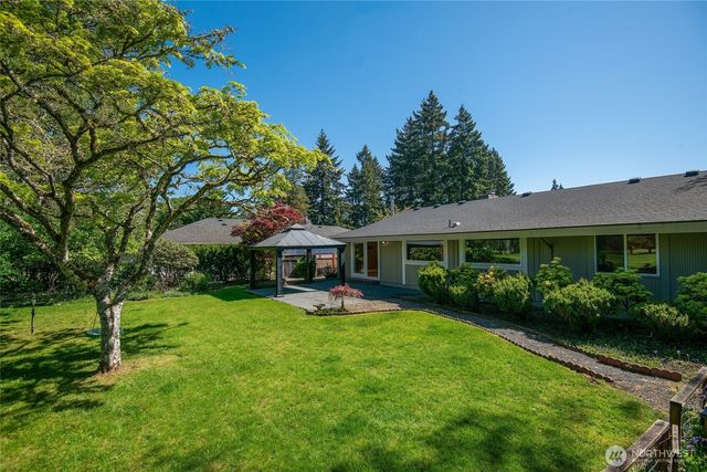 8001 Sapphire Drive SW, Lakewood, WA 98498