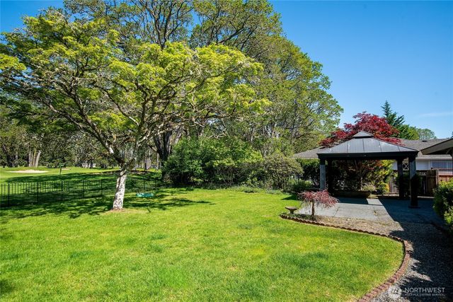 8001 Sapphire Drive SW, Lakewood, WA 98498