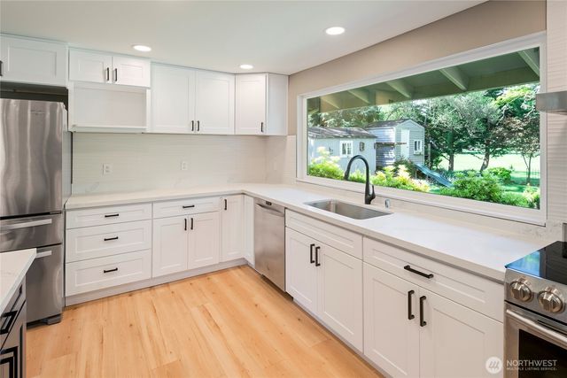 8001 Sapphire Drive SW, Lakewood, WA 98498