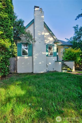 7818 NE Lake City Way NE, Seattle, WA 98115