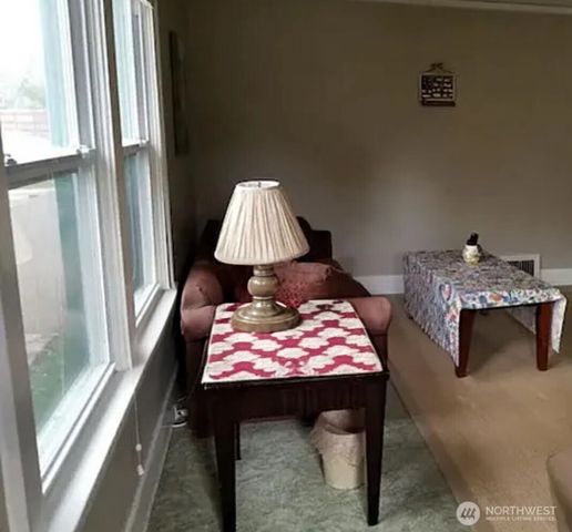 7818 NE Lake City Way NE, Seattle, WA 98115