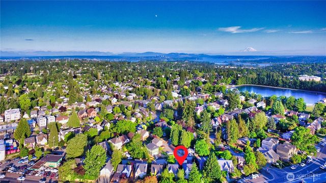 7818 NE Lake City Way NE, Seattle, WA 98115