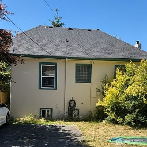 7818 NE Lake City Way NE, Seattle, WA 98115