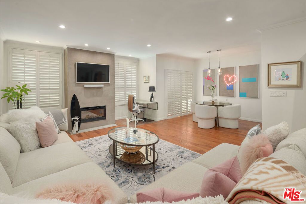 1221 N Kings Road 104, West Hollywood, CA 90069