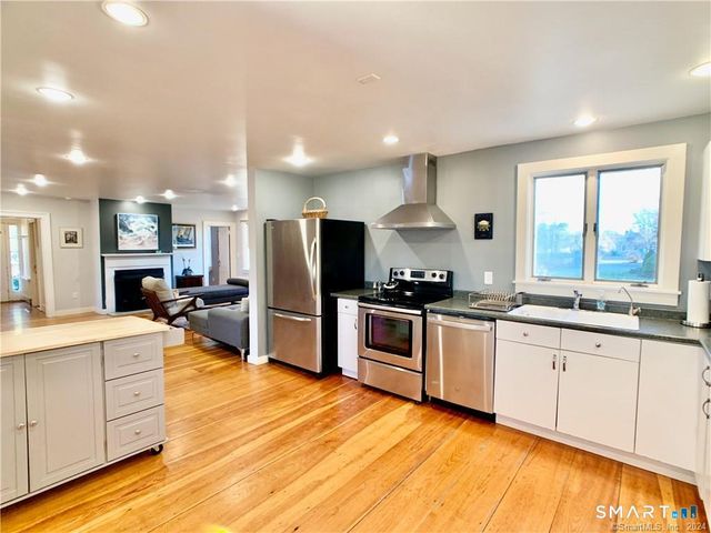 270 North Water Street, Stonington, CT 06378