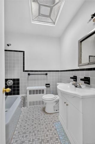 6144 164th Street, Fresh Meadows, NY 11365