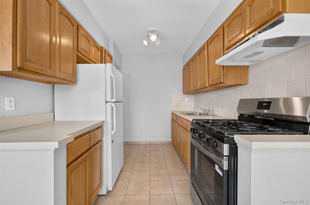 6144 164th Street, Fresh Meadows, NY 11365