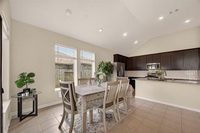 4519 Crescent Lake Circle, Baytown, TX 77521