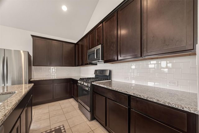 4519 Crescent Lake Circle, Baytown, TX 77521