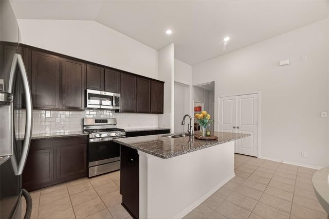 4519 Crescent Lake Circle, Baytown, TX 77521