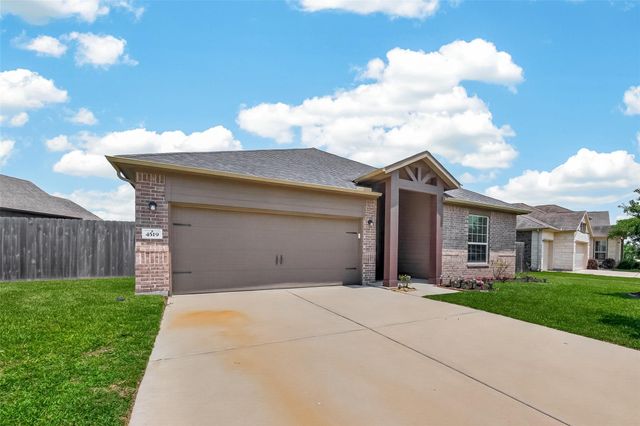 4519 Crescent Lake Circle, Baytown, TX 77521