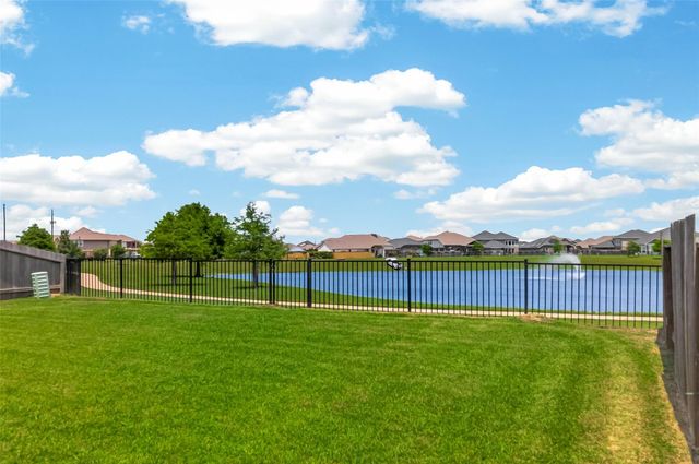 4519 Crescent Lake Circle, Baytown, TX 77521