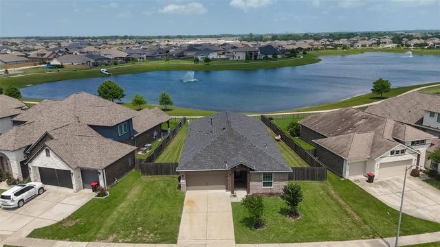 4519 Crescent Lake Circle, Baytown, TX 77521