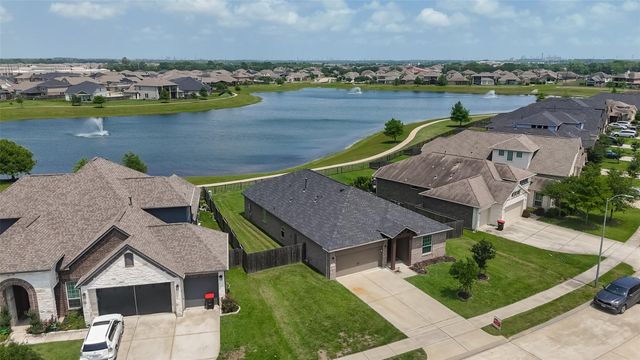 4519 Crescent Lake Circle, Baytown, TX 77521