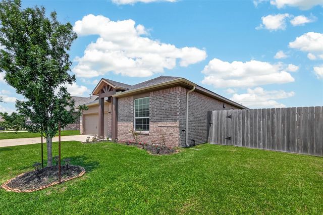 4519 Crescent Lake Circle, Baytown, TX 77521