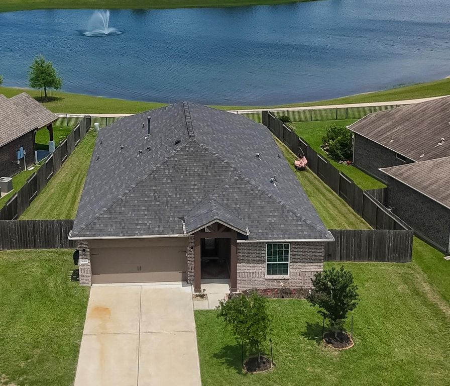 4519 Crescent Lake Circle, Baytown, TX 77521