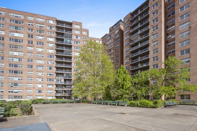 61-20 Grand Central Parkway #A901, Forest Hills, NY 11375