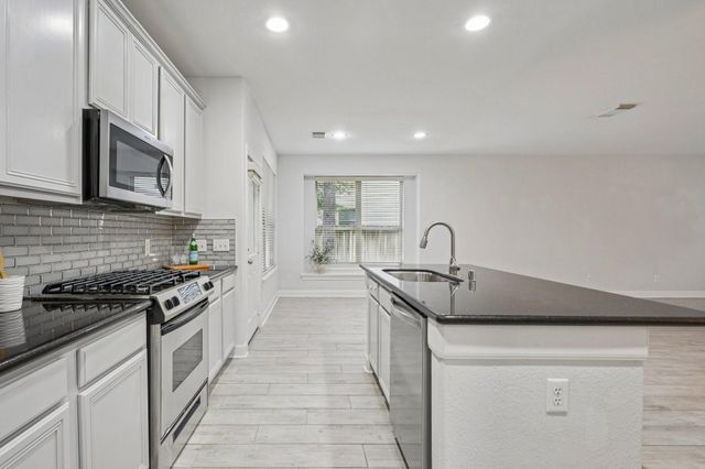 90 Panterra Way, The Woodlands, TX 77382