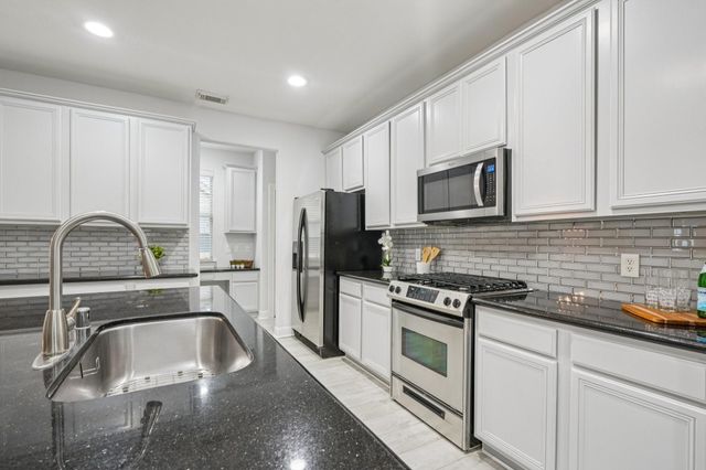 90 Panterra Way, The Woodlands, TX 77382